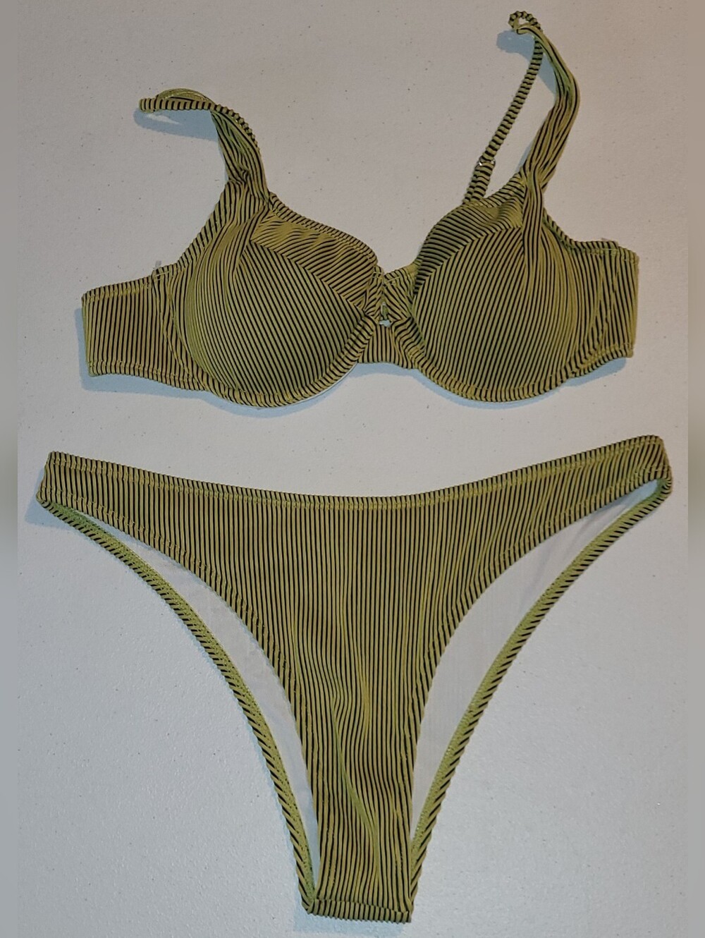 Women's Lime And Black Ribbed  Underwire Bikini Set, L